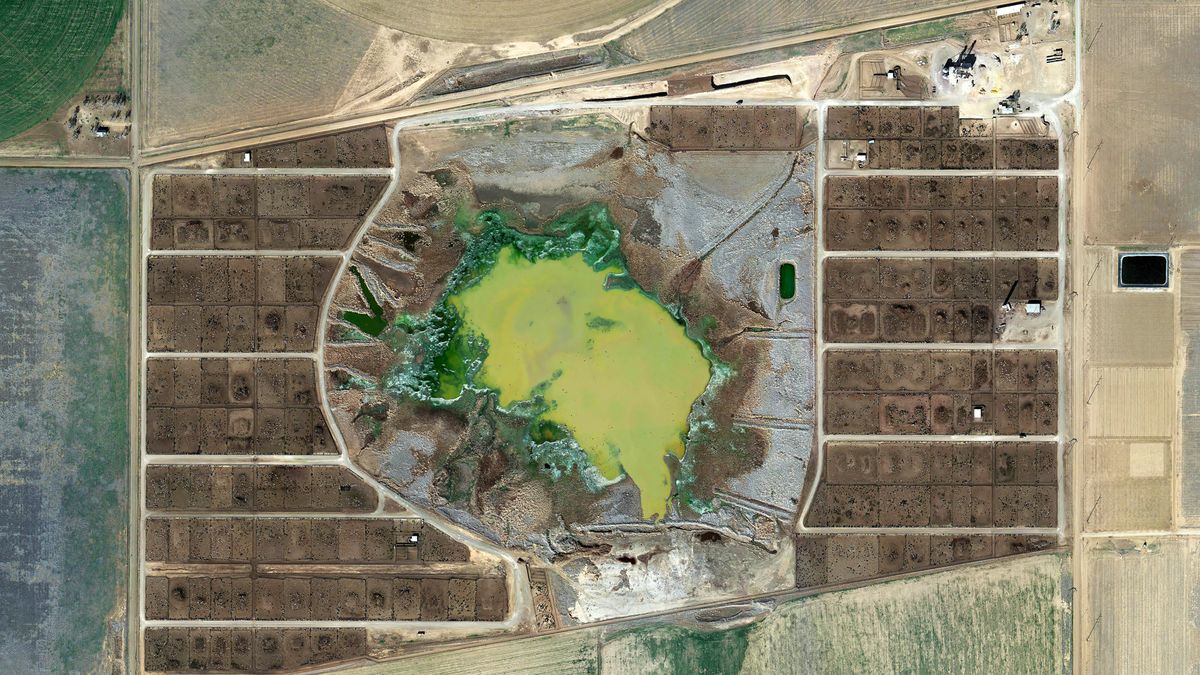 Satelitní snímky odhalují destrukci krajiny kvůli jídlu a ropě